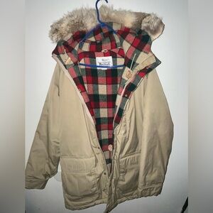 Really cool vintage Woolrich Parka with genuine coyote fur trim~Men’s medium